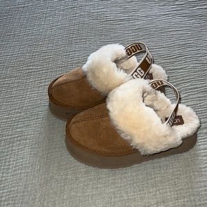 Uggs platform slippers funkette